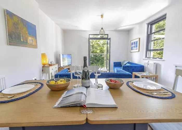 Oystercatcher Number 6 , 2 Bedrooms Maidencombe Village